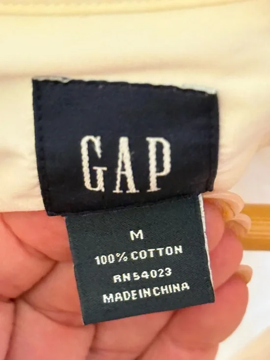 GAP White Shirt with Navy Logo Tag - Picture 3 of 3